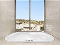 1 Bedroom Spa Apartment Bathroom - Mantra Charles Hotel Launceston